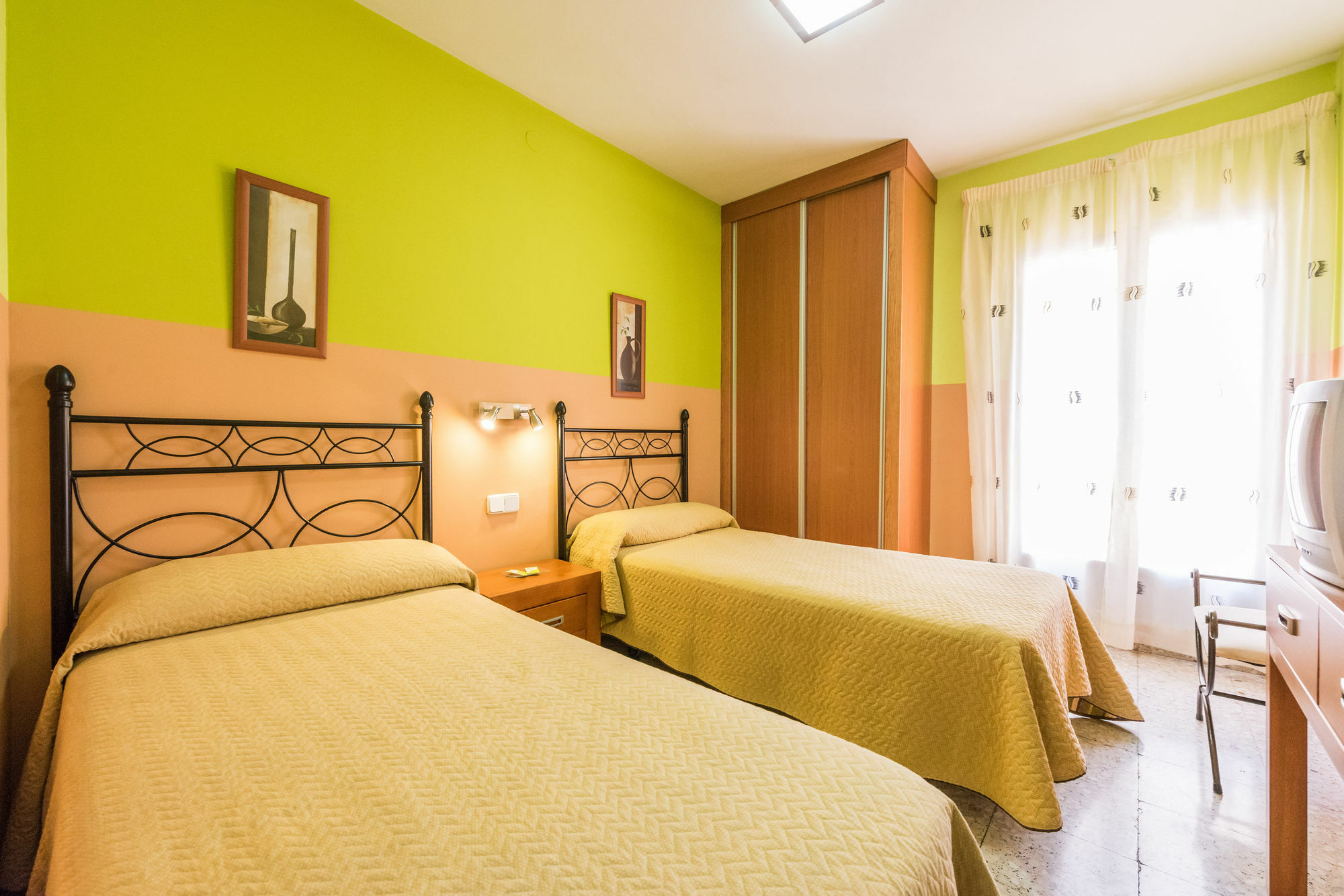 Hostal Arkanta Arganda Del Rey Kültér fotó