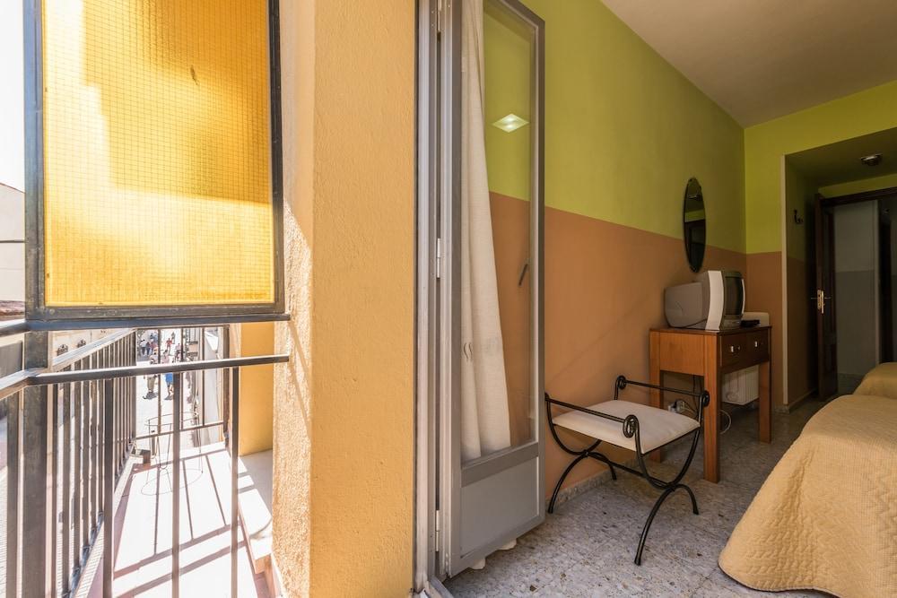 Hostal Arkanta Arganda Del Rey Kültér fotó